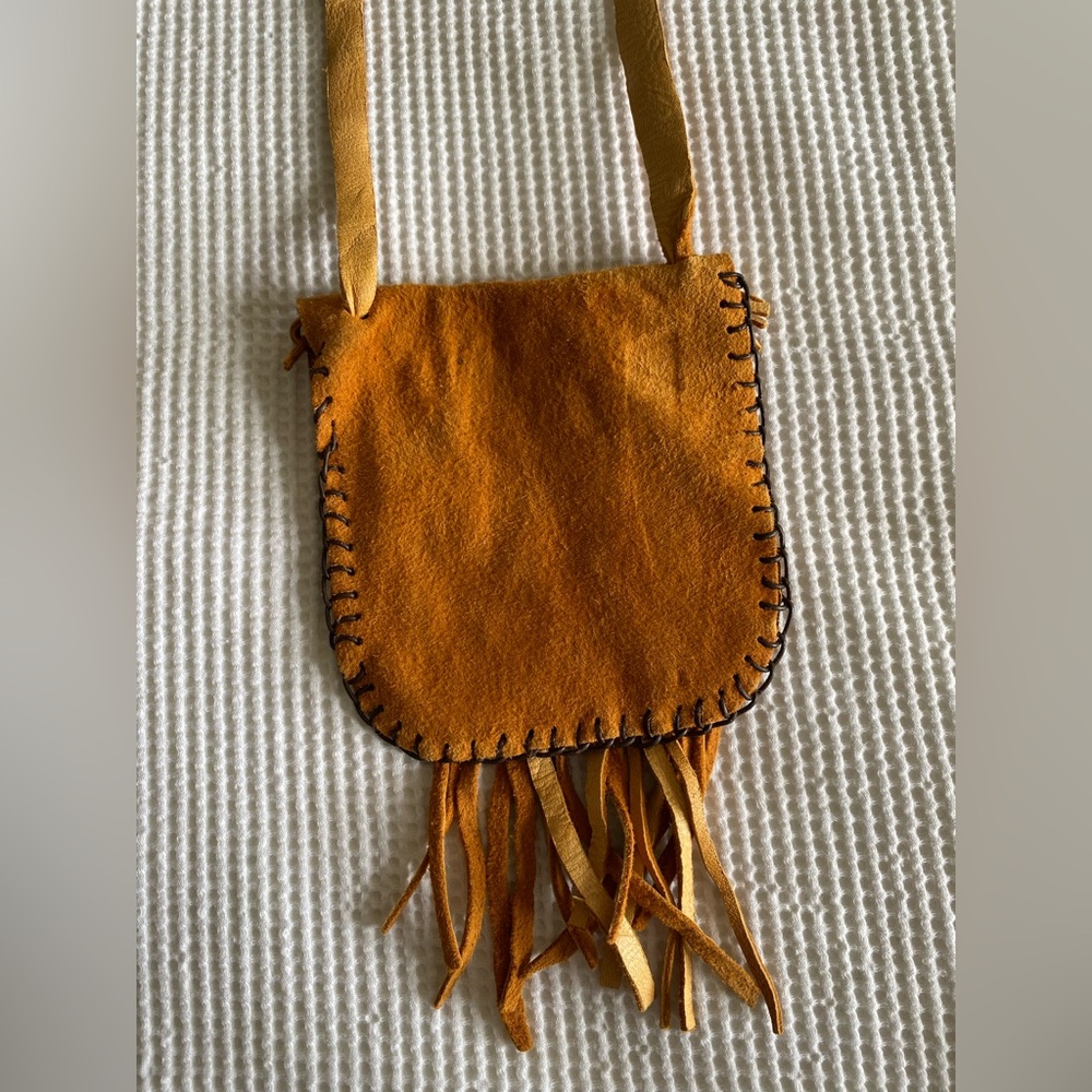 Fringed Tan Suede Mini Indigenous Purse with abalone button. - Picture 4 of 6